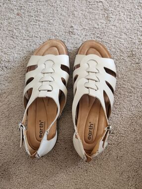 Earth Cream Leather Cutout Slingback Sandals